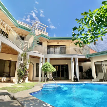 Villa Arenas- Private Pool & Easy Beach Access in Jaco
