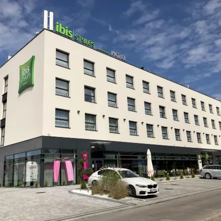 Ibis Styles Krakow East Отели рядом с достопримечательностью «Тчизыны»