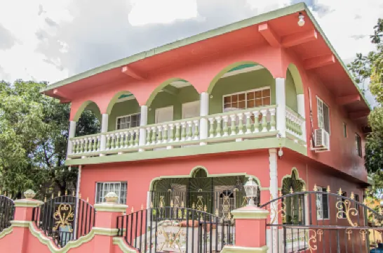 Charlie's Cottages Hotels in 