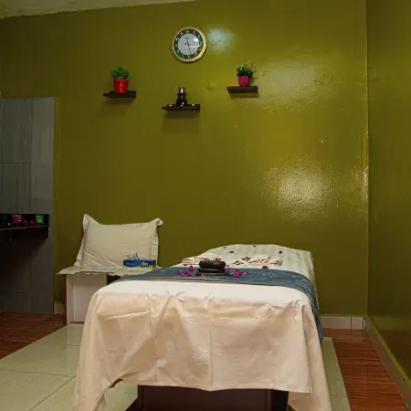 Highlands Suites Hotel and Apartments