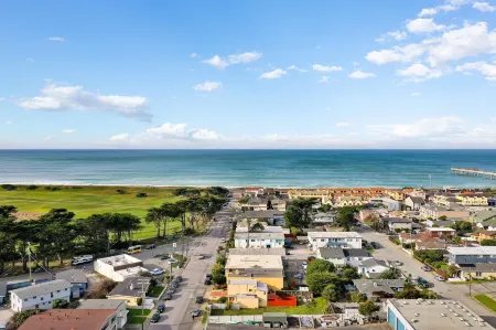 Spacious 5Br Coastal Retreat - 8 Beds Beach & Golf