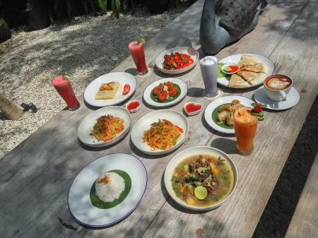 Lovinalife Room & Cafe