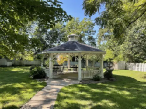 Loganberry Inn Hotels in Fulton