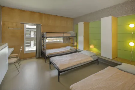 Lausanne Youth Hostel Jeunotel