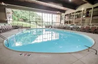 Radisson Hotel Louisville North - Pools