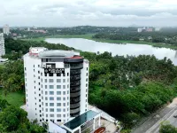 Gokulam Grand Trivandrum Hotel a 