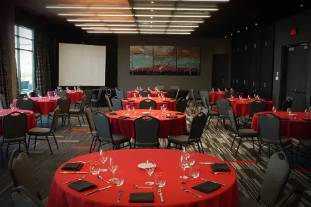 Grand Hotel Times Sherbrooke Отели в г. Шербрук