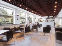 Hotel Astra Các khách sạn gần Sân vận động Eden