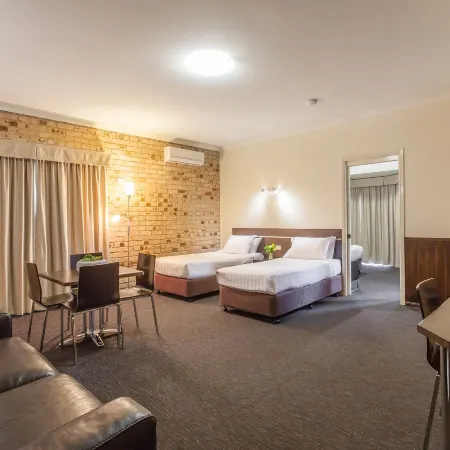 Highlander Motor Inn