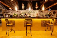 Amaite Beach Hotel - bar