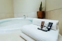 Pebble Beach Motor Inn - spa