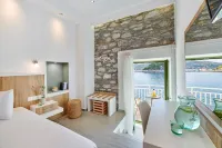 The Water - Pet friendly