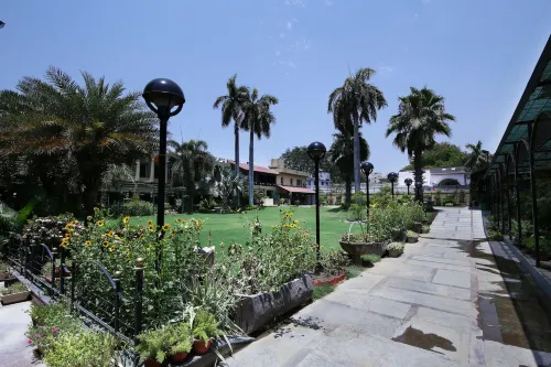 Hotel Yatrik Hotels in Allahabad