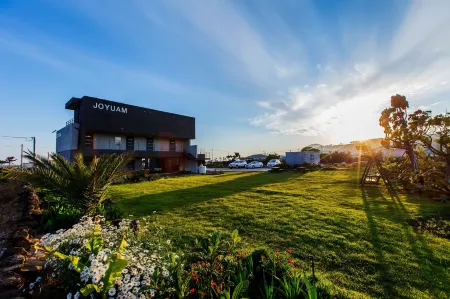 Joyuam Pension Отели рядом с достопримечательностью «Привет, остров Китти»