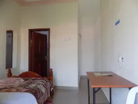 Deluxe Hotel - Ishaka Hotels in Igara