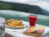山丘色彩旅館
