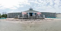 Breakers Resort - Lakeside Hotels in Saint Ignace