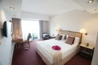 Ramada by Wyndham Buenos Aires Centro - balcony