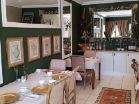 アンバー ゲスト ロッジ クニスナのホテル