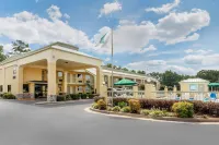 Quality Inn Отели рядом с достопримечательностью «C C Moore Stadium Pressbox»