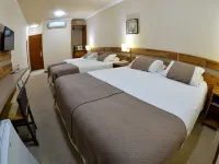 雷納斯森薩酒店 鄰近Serra Park - Centro de feiras e eventos的酒店