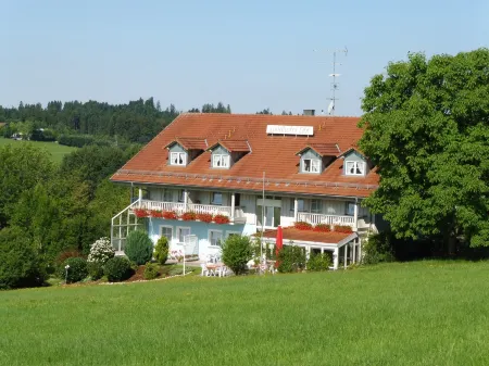 Landhotel Eibl Отели в г. Маут