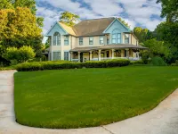 Pleasanton Courtyard B&B Hotels in Fayette County