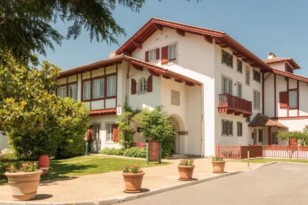 Résidence Pierre & Vacances la Villa Maldagora Отели в г. Сибур