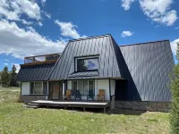 Mountain Vintage Vacation Home! Conveniently in Mt CB, easy access to trails!