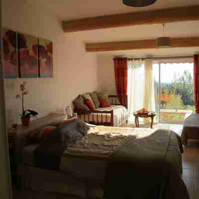 Lou Cardalines Rooms