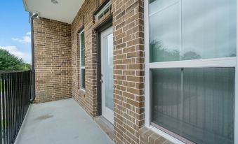 Experience a First Class Stay - 2 Bdrm