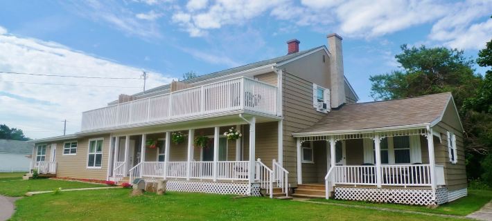 Cavendish Breeze Inn Hotele w: Queens County