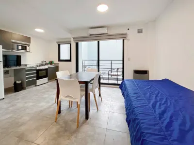 Modern Almagro Apartment for 4 Guests with Balcony and Full Amenities Hotels in Boedo