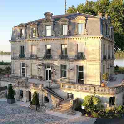 Château Grattequina Hotel Exterior