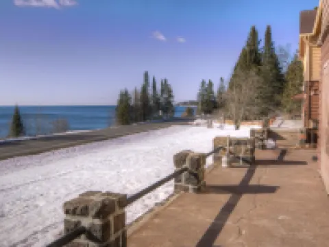 Cascade Lodge Hotels in Cook County