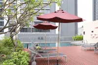 Oakwood Residence Sukhumvit 24 - Condos