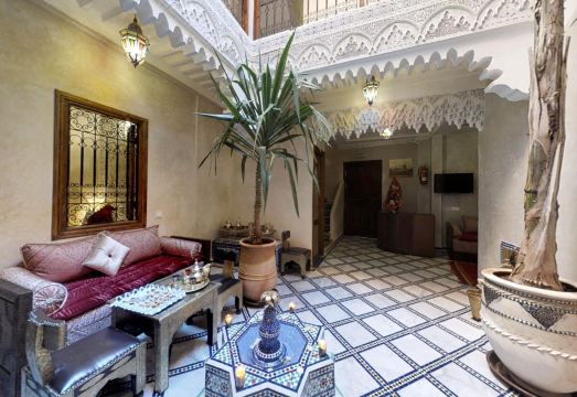 3. 리야드 아바카 ..