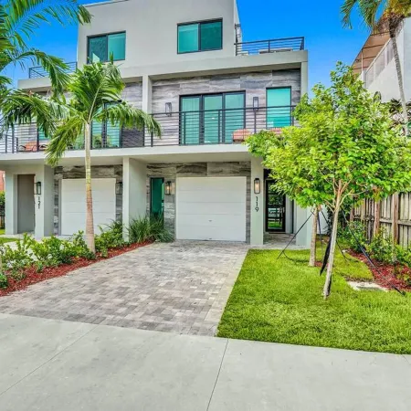 New 4Br w Pool Walk to Las Olas 5Mins to Beach