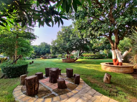 Lion Signature Family Resort Отели в г. Gir Somnath