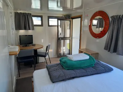 Picton's Waikawa Bay Holiday Park Hotels in 