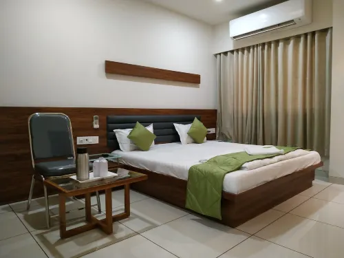 Hotel Satkar Chhatral Hotel di Kalol