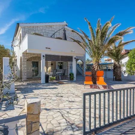 Apartments Bojana Hotels in Vir