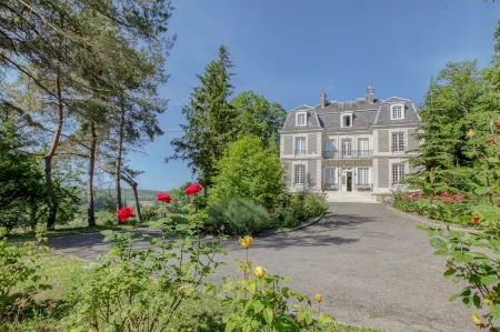 Château d'Avesnes - le Castelet Отели в г. Эскам