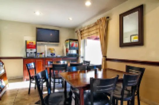 Days Inn by Wyndham Market Center Dallas Love Field