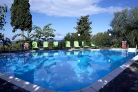 Dafnoudi Hotel Apartments - Pools