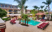 Atrium Hotel Orange County - Kolam Renang