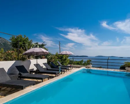 Apartments Villa Made 4U Hotels in Mlini