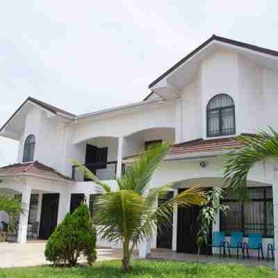 Luxuriously Finished 4-Bed House in Tema Comm 25 Hotel Exterior