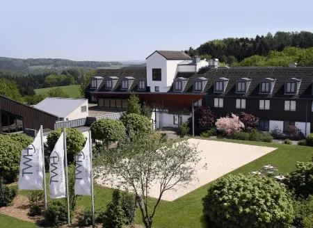 Trans World Hotel Kranichhöhe Отели в г. Нойнкирхен-Зельшайд