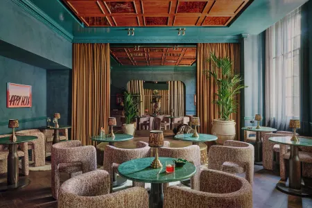 Ember Locke Kensington Отели рядом с достопримечательностью «Oxygen Acton»